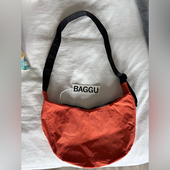 Baggu Medium Nylon Crescent Bag - Picture 2 of 10
